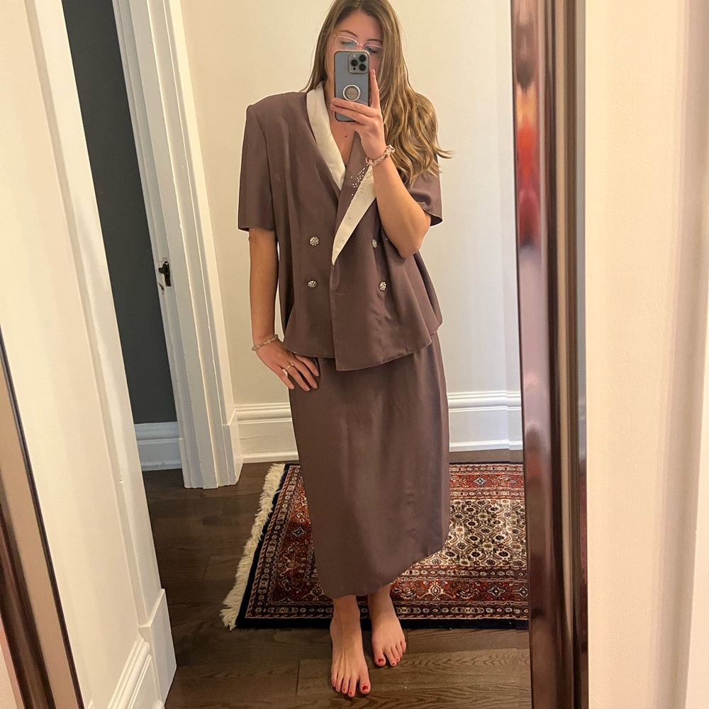 Vintage - Pret a Porter - Taupe blazer and pencil skirt set - with shoulder pads